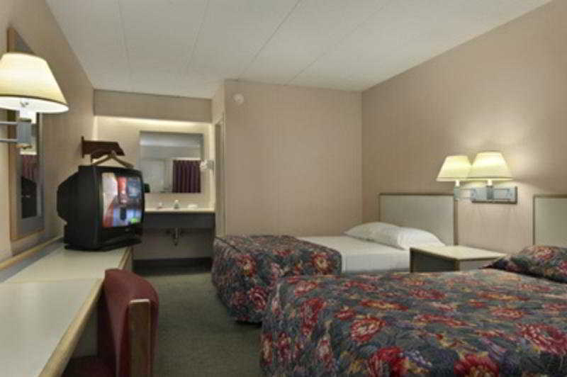Red Roof Inn Elkhart Exterior photo